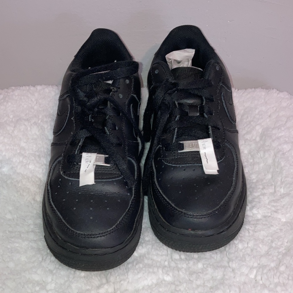 All black Air Force one’s - Picture 2 of 7